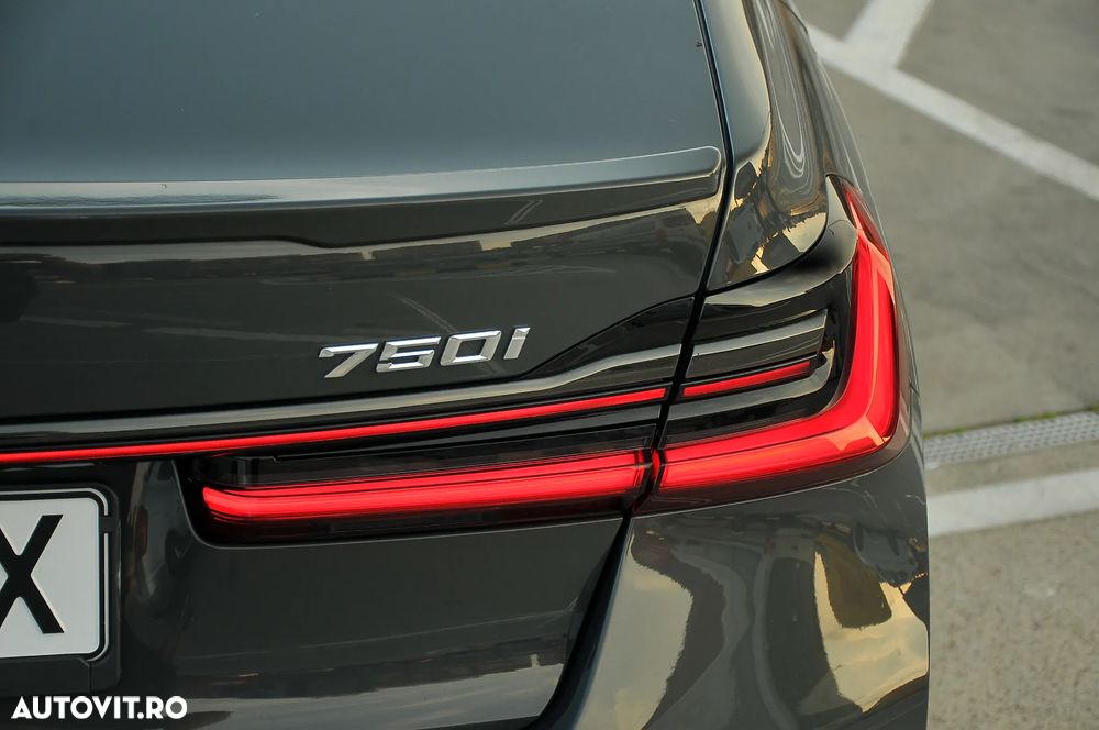 BMW Seria 7 750i xDrive - 32