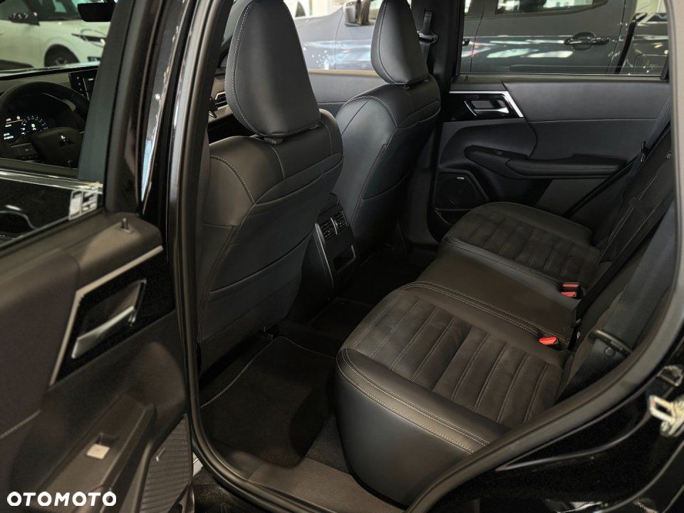 Mitsubishi Outlander - 8