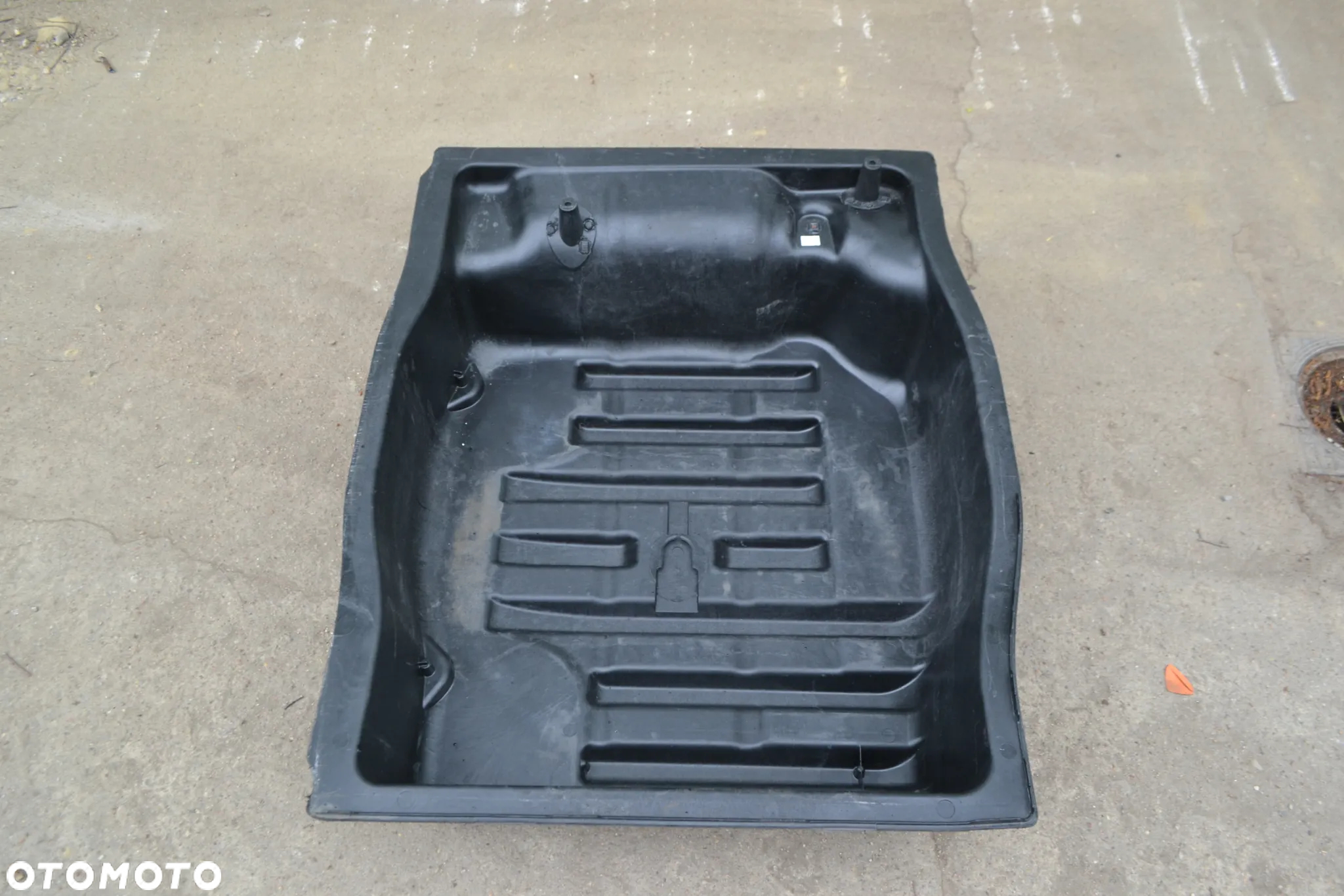 VW PASSAT B6 B7 WANNA WNĘKA BAGAŻNIKA KOŁA ZAPASOWEGO 3C0813114D POMORSKIE - 4