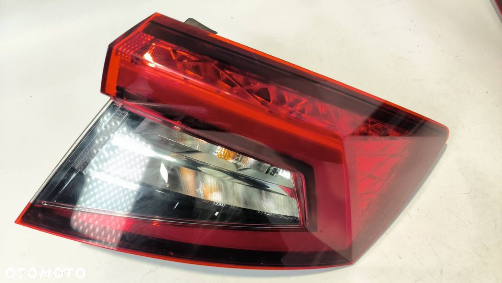 LAMPA PRAWA TYŁ SKODA KAROQ LIFT 57A945208 - 1