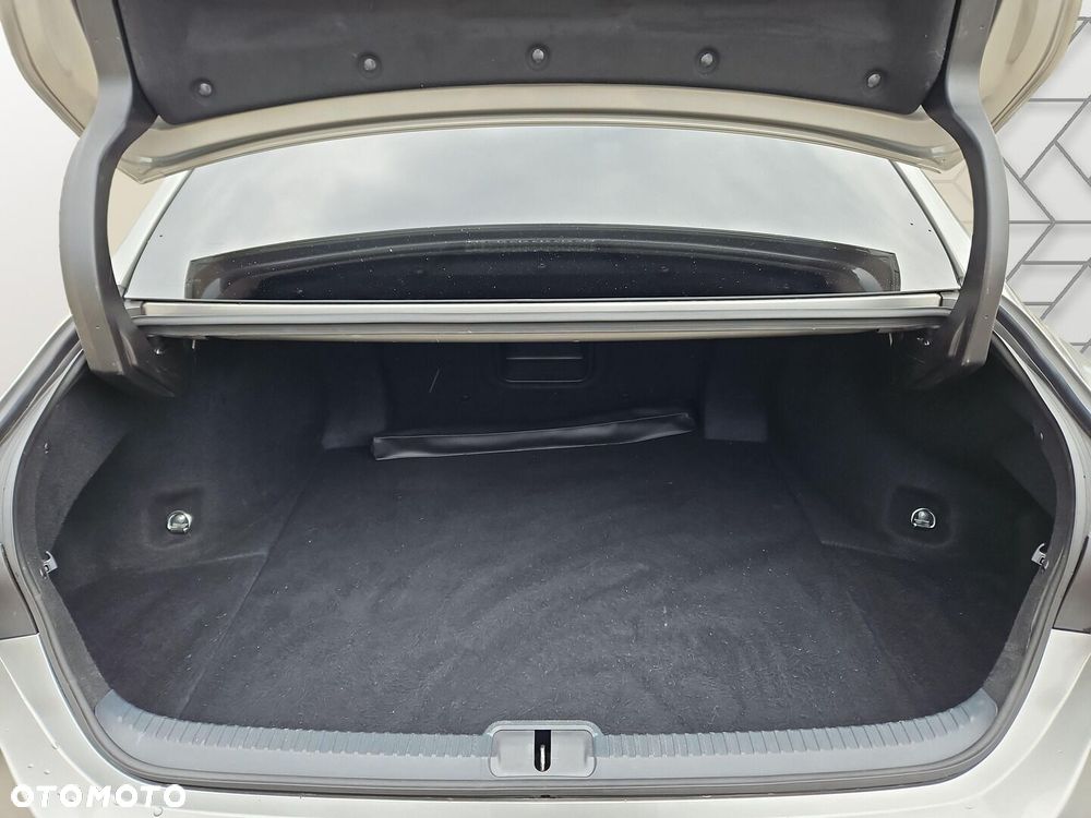 Lexus ES 300h F Sport Design - 22