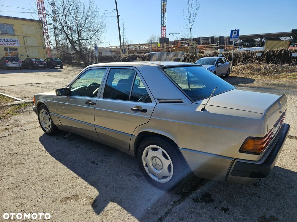 Mercedes-Benz W201 (190) - 5