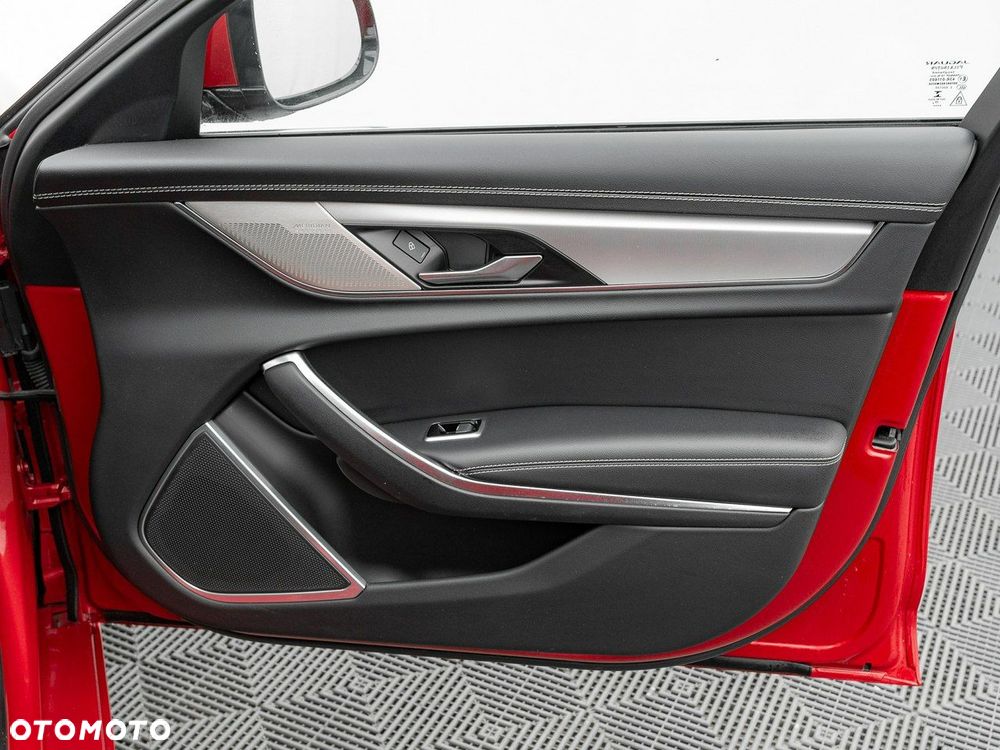 Jaguar XF 2.0 P250 R-Dynamic SE - 31