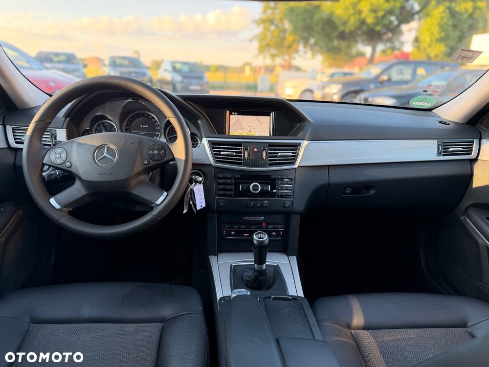 Mercedes-Benz Klasa E 200 CGI BlueEffICIENCY Avantgarde - 9