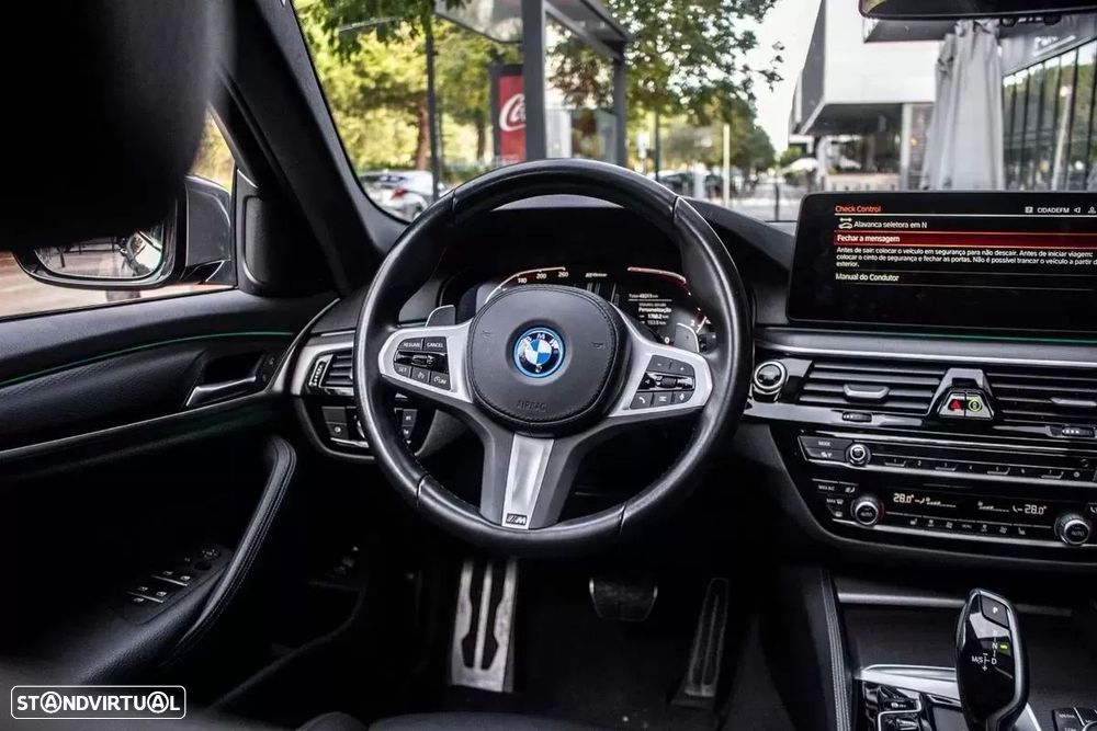 BMW 530 e Pack Desportivo M - 38