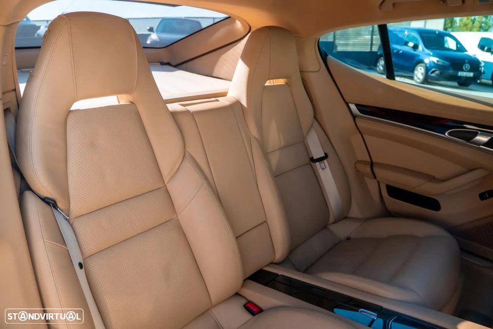Porsche Panamera 4S PDK - 30