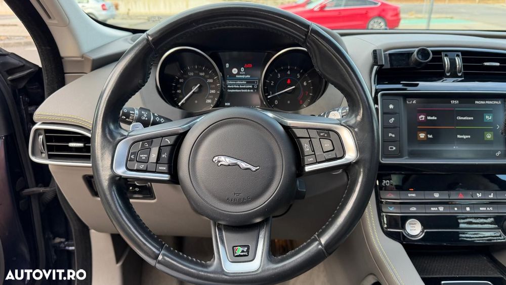 Jaguar F-Pace - 19