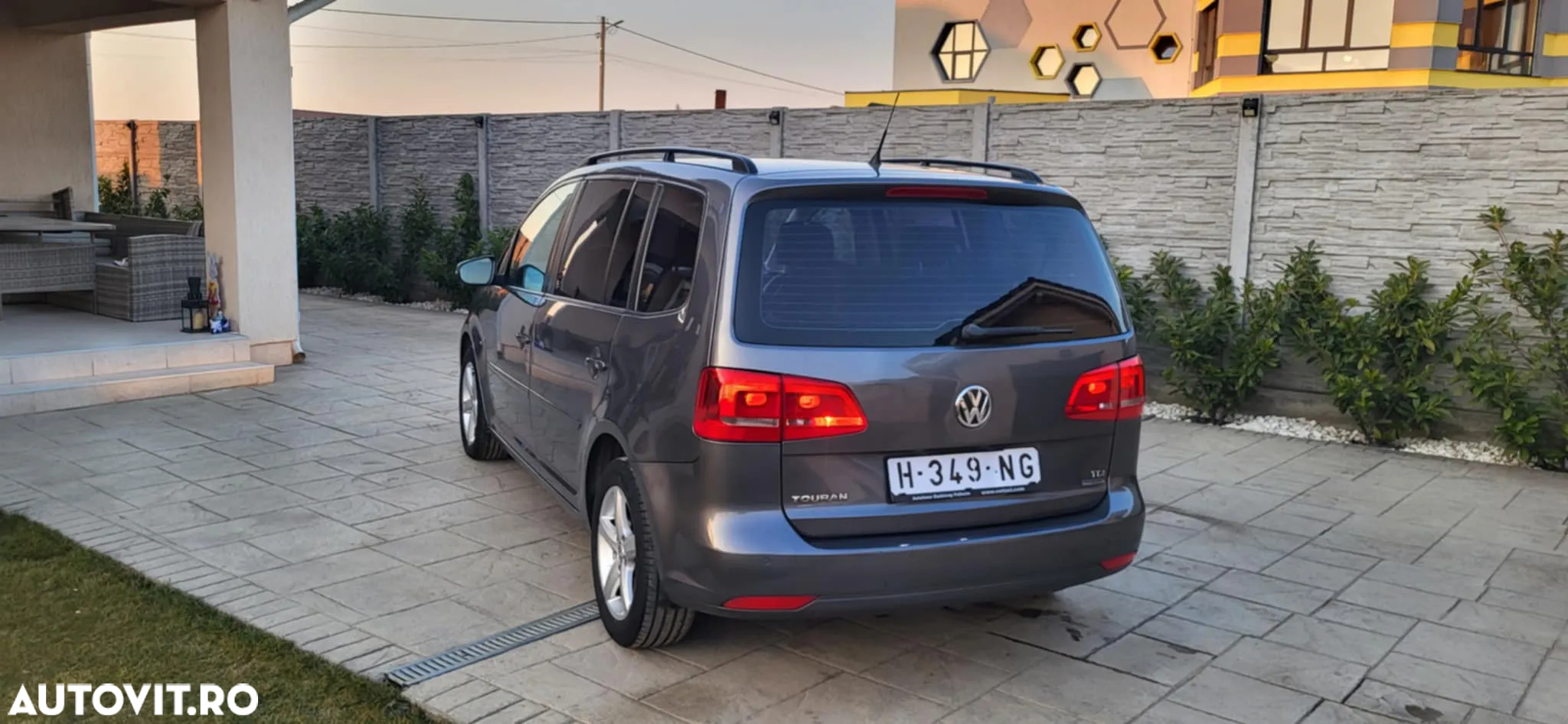 Volkswagen Touran - 8