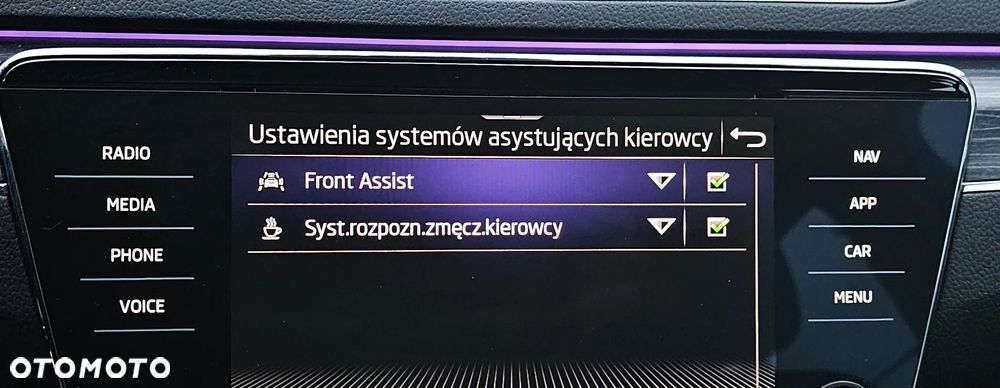 Skoda Superb 2.0 TDI DSG Premium Edition - 34