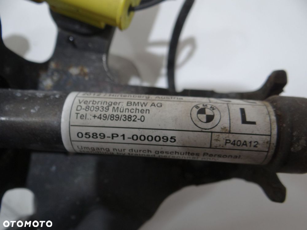 ZAWIAS NABÓJ PIROTECHNICZNY LEWY MASKI BMW E88 300 - 4
