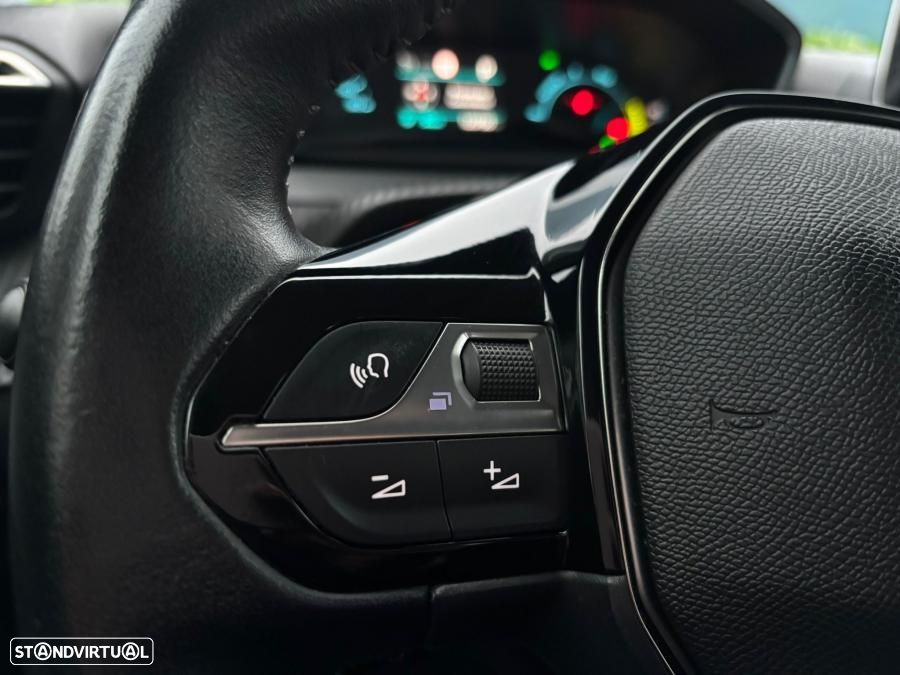 Peugeot e-208 E-Style - 13