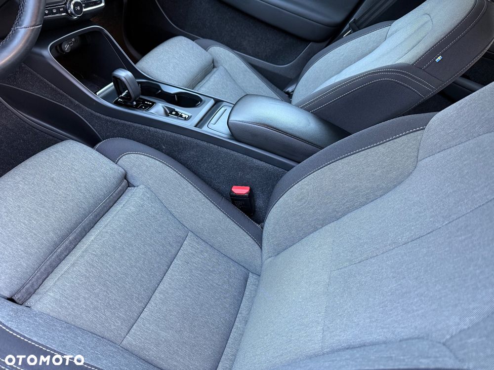 Volvo XC 40 B3 B DKG Plus Dark - 31