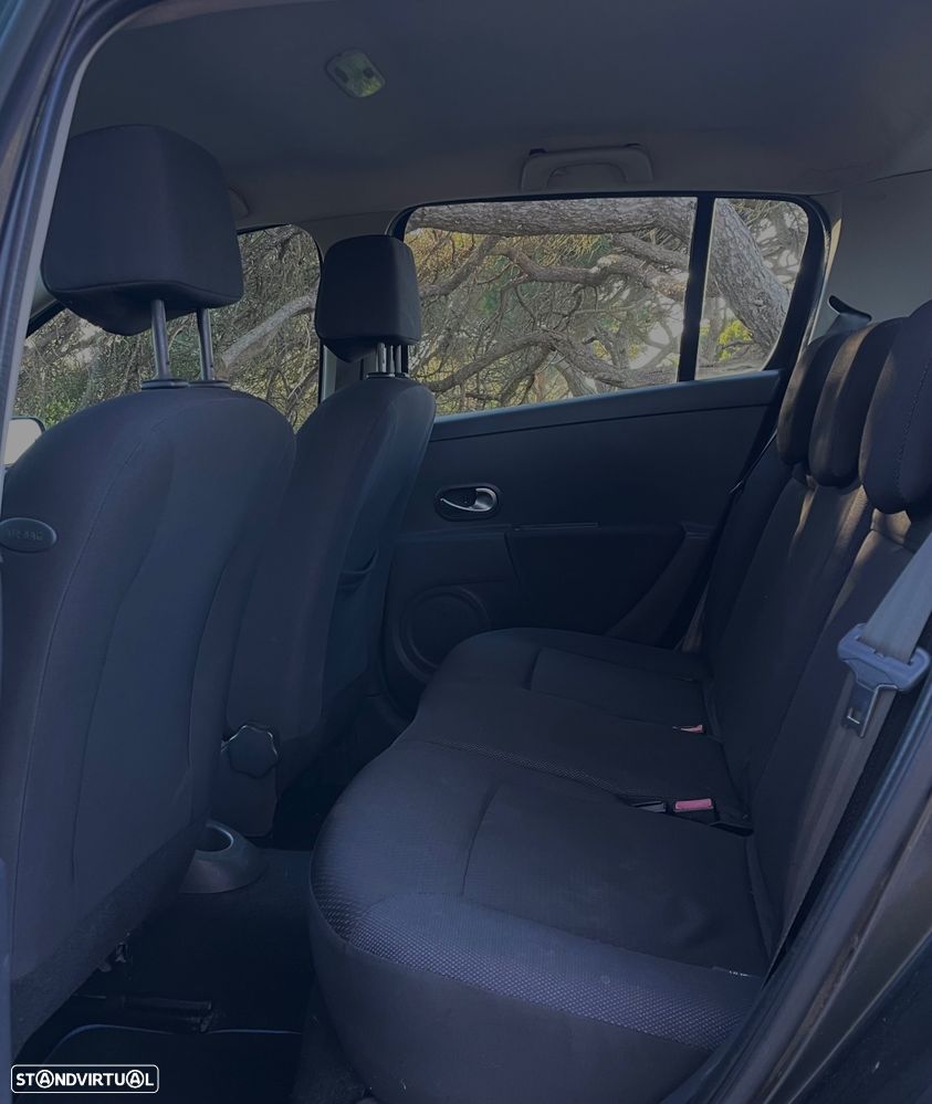 Renault Clio 1.2 16V Dynamique - 9