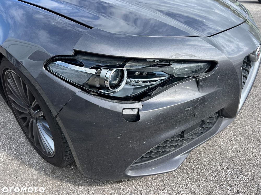 Alfa Romeo Giulia 2.2 - 4