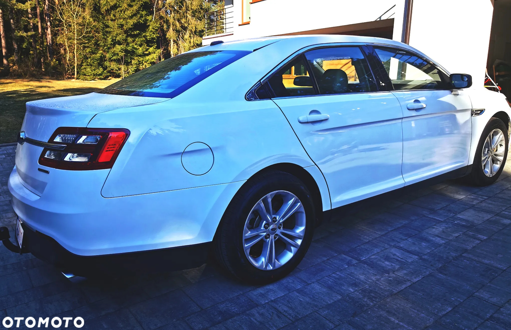 Ford Taurus - 4