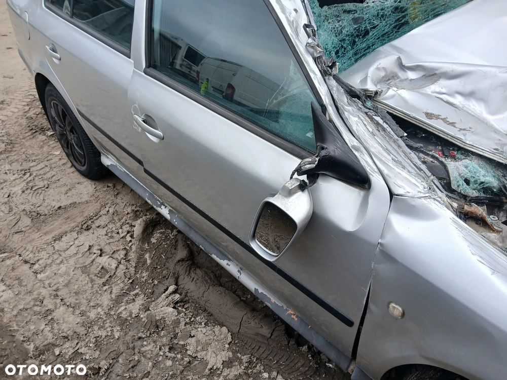 SKODA FABIA I 1 LF7T  klapa bagażnika zderzak lampa reflektor stop lampy halogeny przeciwmgłowe - 3