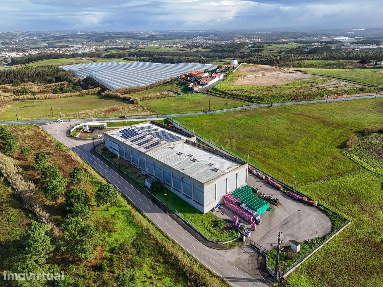 Armazém Industrial junto à Campo Oeste em A-dos-Cunhados - Grande imagem: 4/47