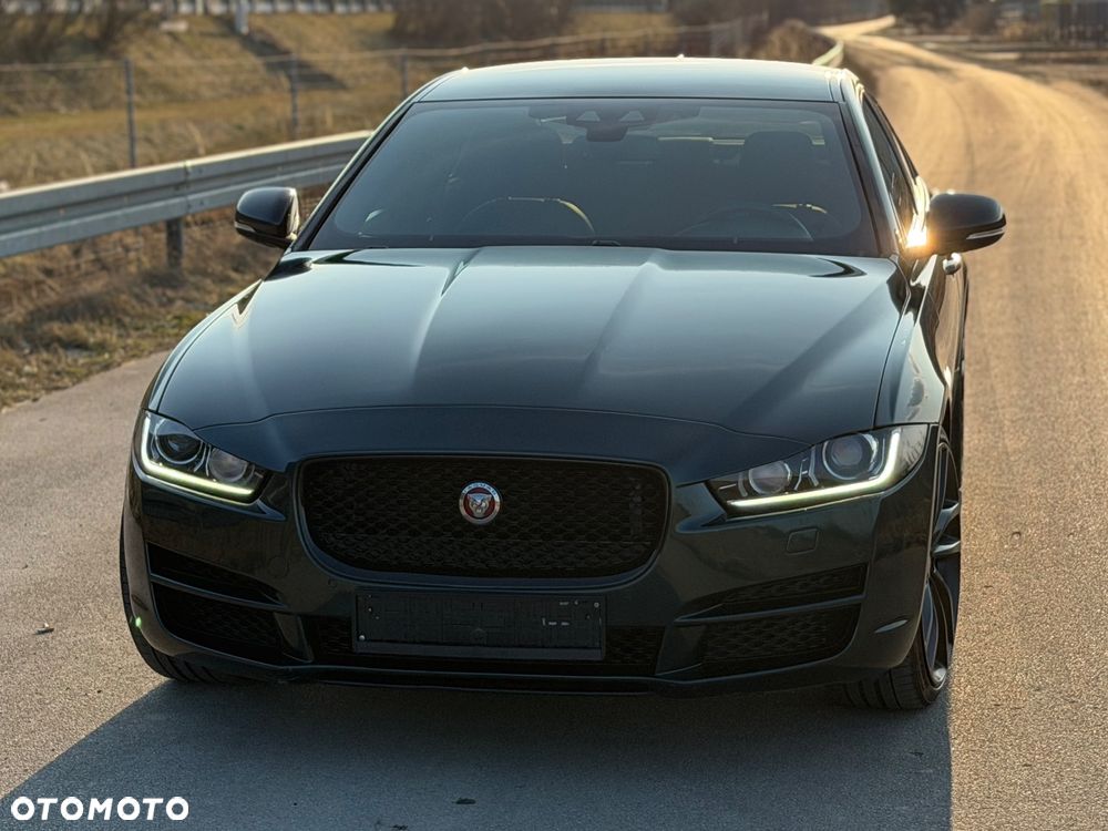 Jaguar XE 2.0 D R-Sport - 17