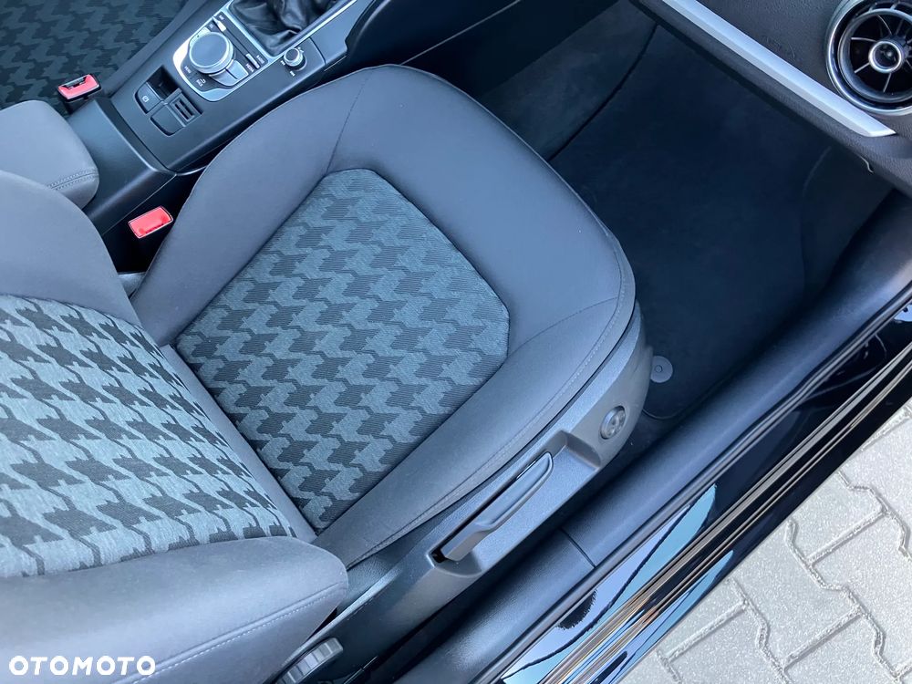 Audi A3 Sportback 2.0 TDI S line Sportpaket - 40