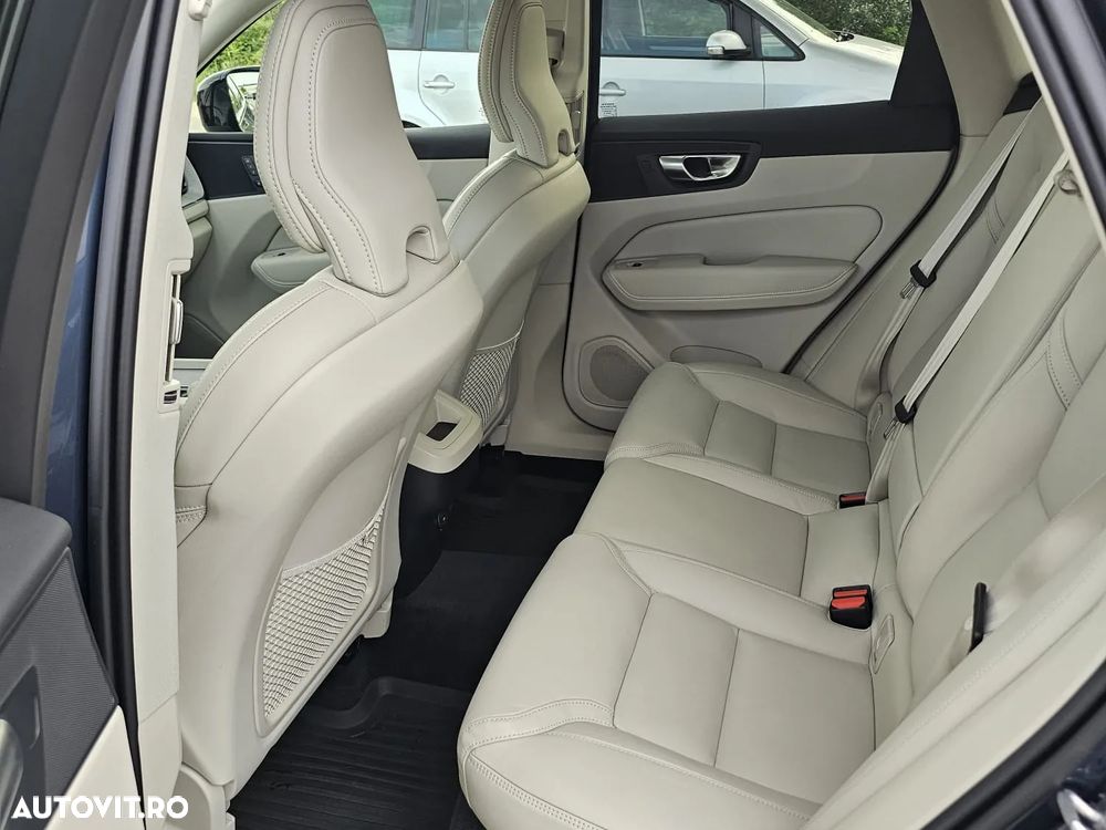 VOLVO XC60 2024 — imagine 8