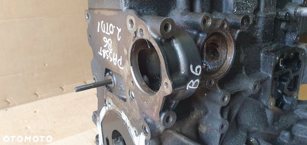 Silnik blok silnika słupek dół VW Passat B6 2.0 TDI BMP 03G103021R - 9