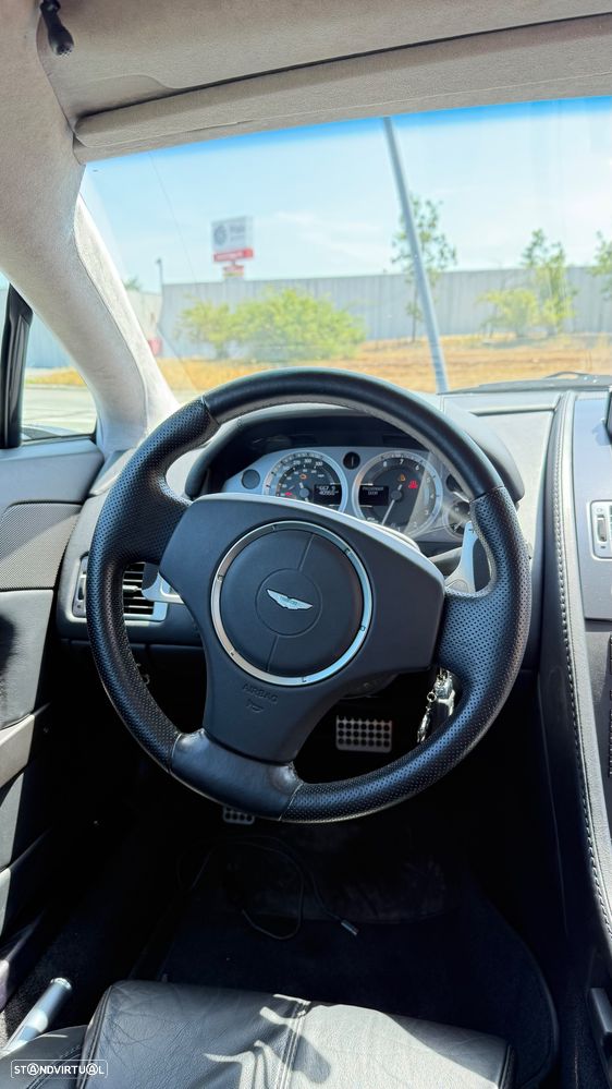 Aston Martin Vantage Coupe Sportshift - 11