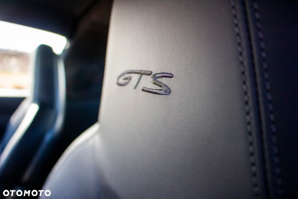 Porsche 911 Targa 4 GTS - 16