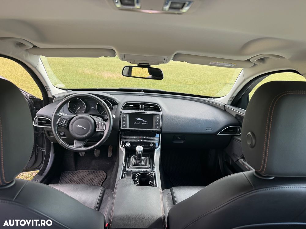 Jaguar XE 2.0 Prestige - 6