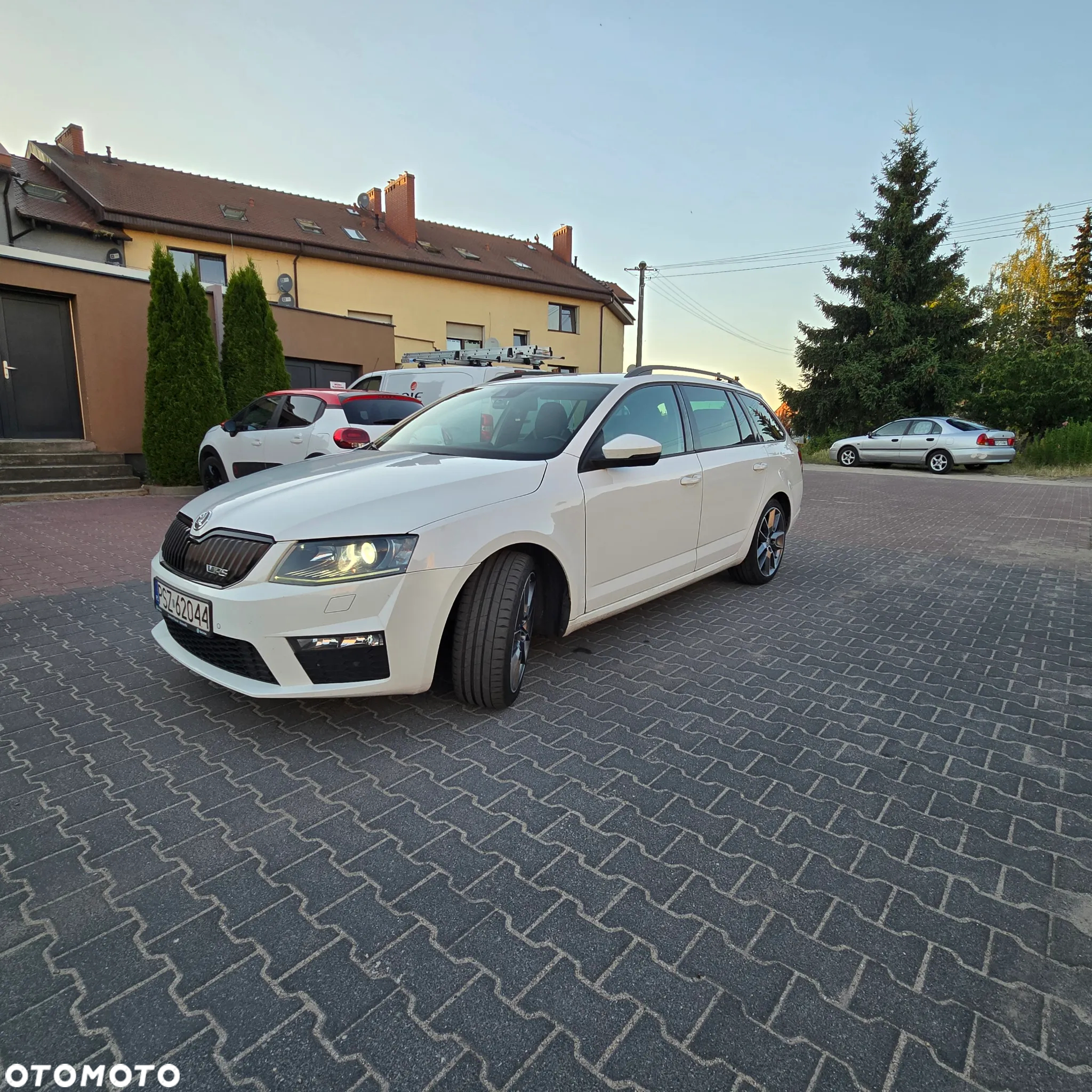 Skoda Octavia Combi 2.0 TDI RS - 6