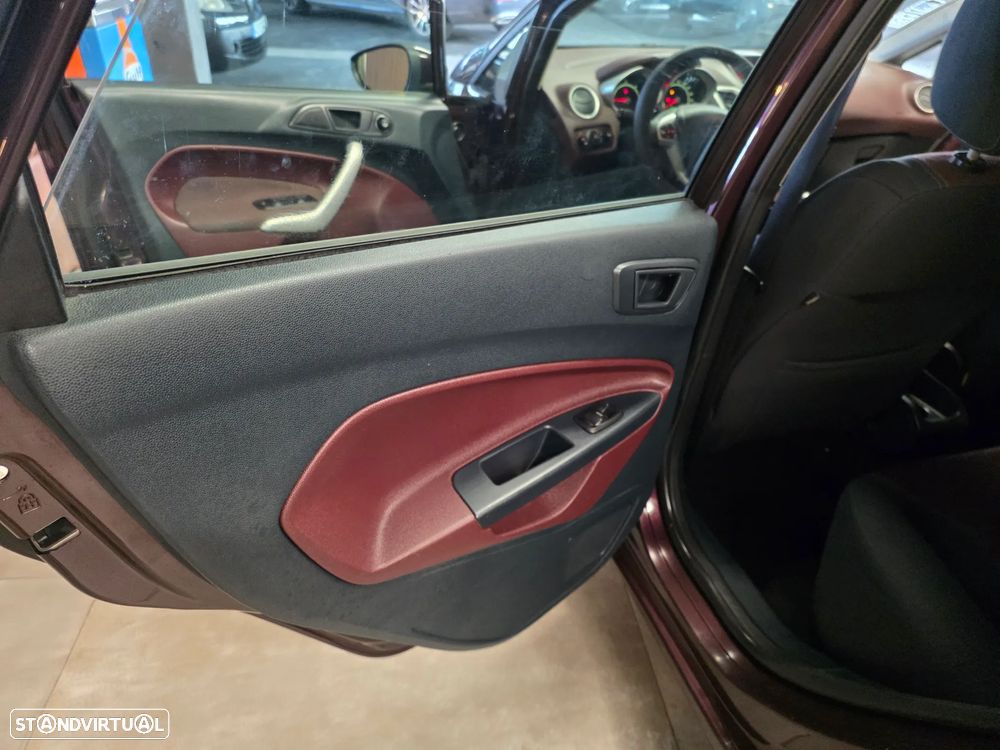 Ford Fiesta 1.6 TDCI Titanium - 19