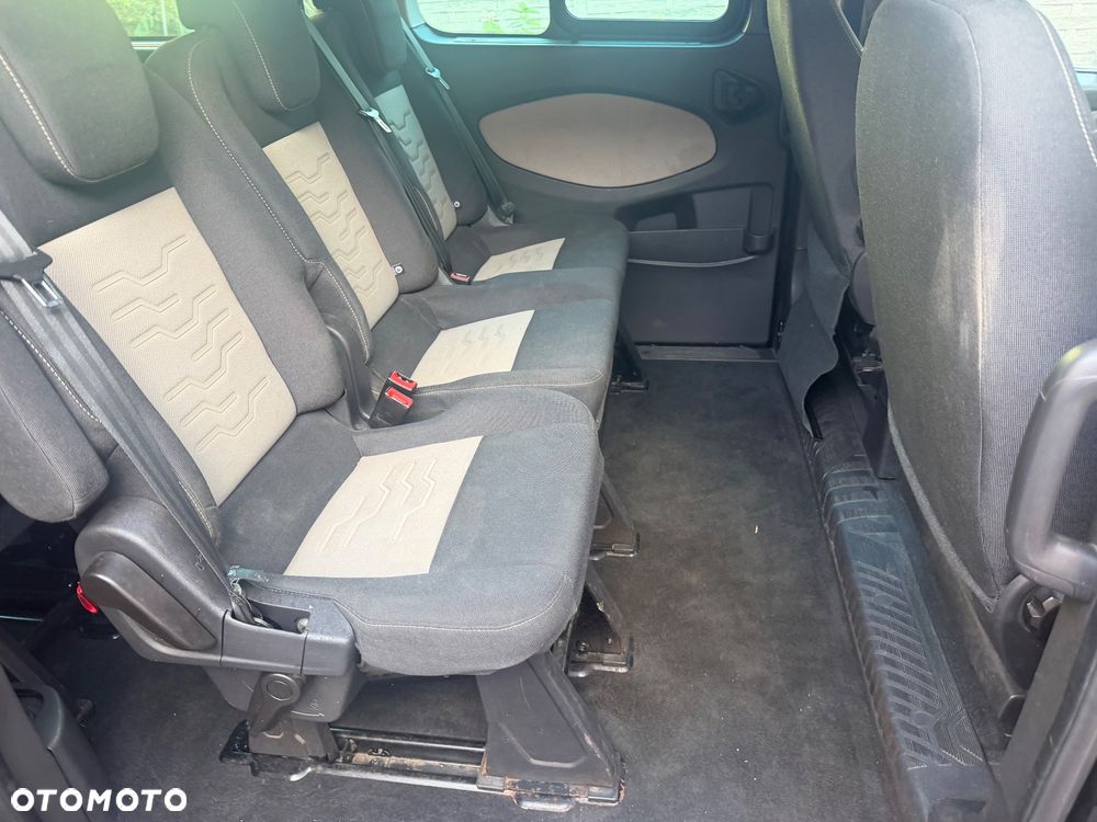 Ford Tourneo Custom - 9