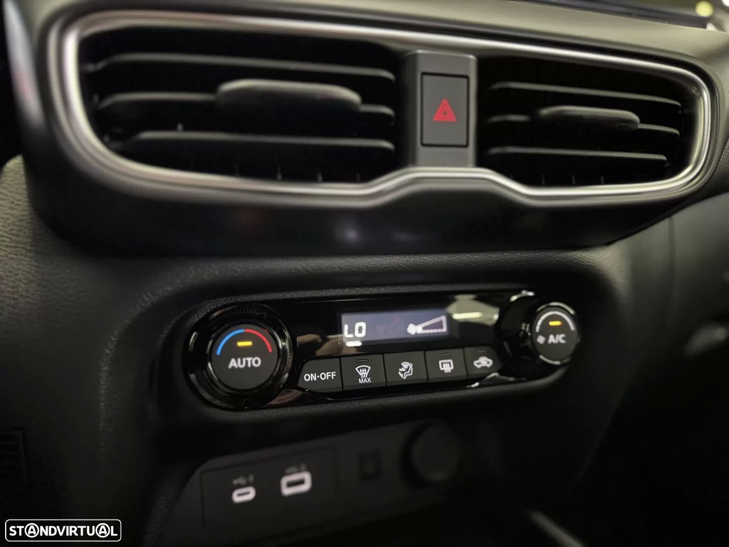 Nissan Juke 1.0 DIG-T N-Connecta NAV. DCT - 31