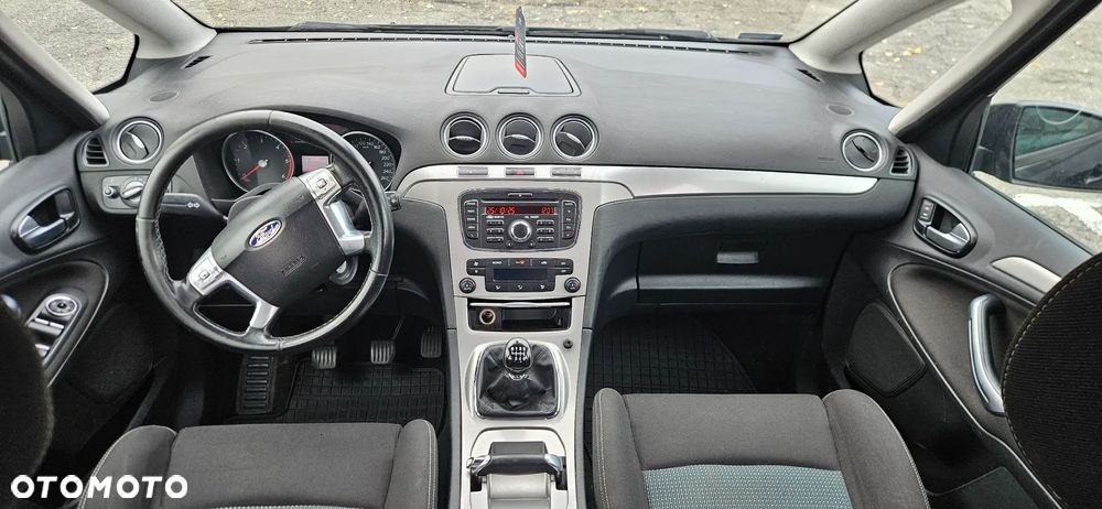 Ford S-Max - 12