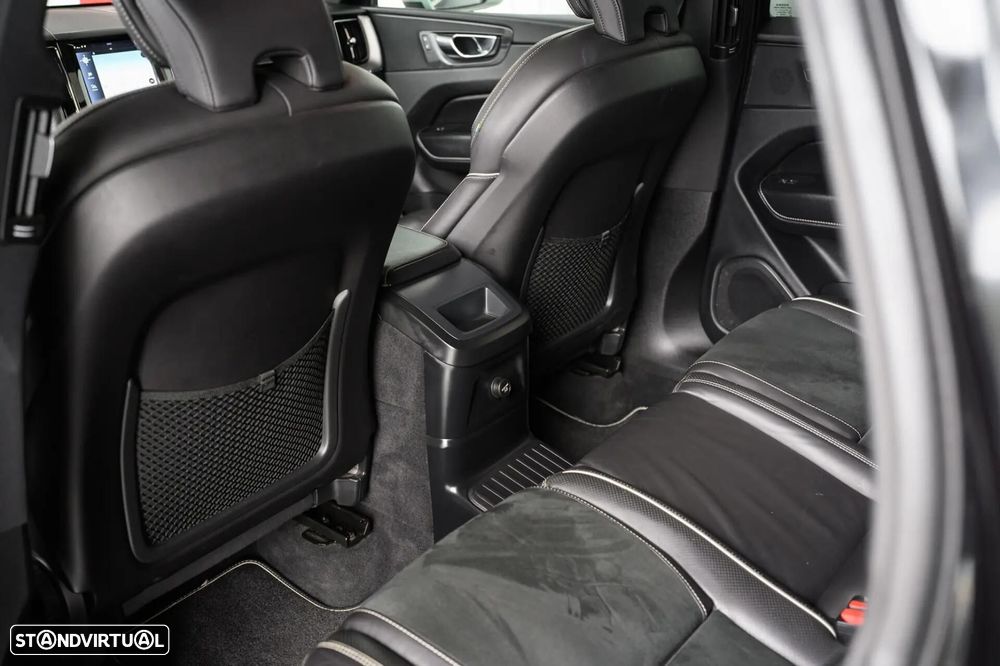 Volvo XC 60 2.0 T8 PHEV R-Design AWD - 31