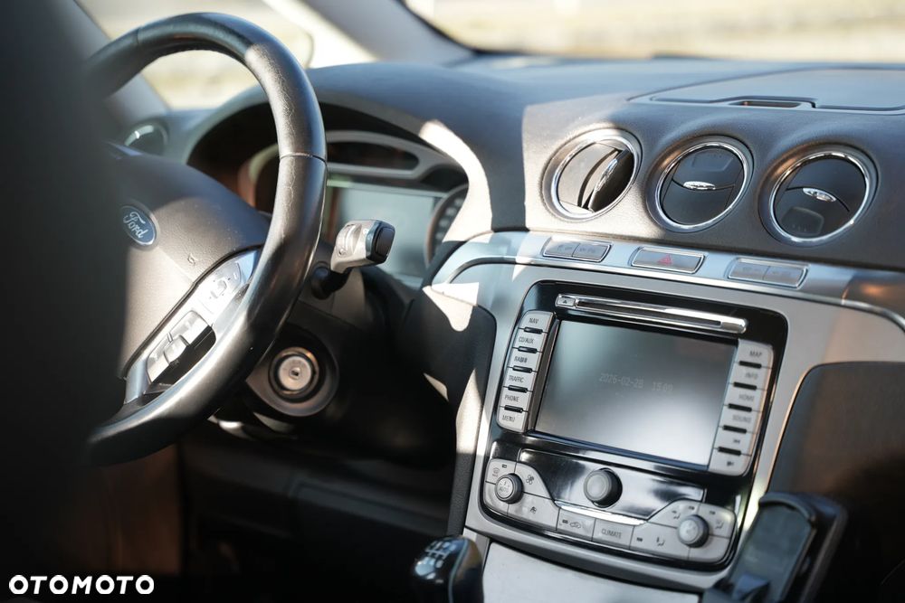 Ford Galaxy 2.0 TDCi Ghia - 14