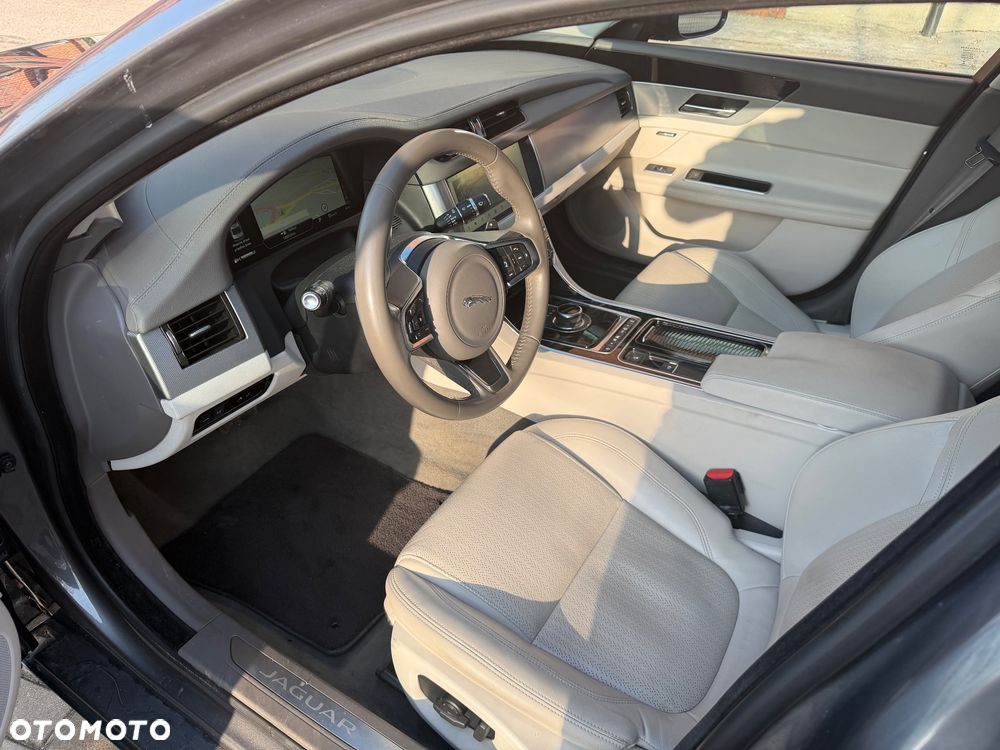 Jaguar XF 2.0 i4D Prestige - 9