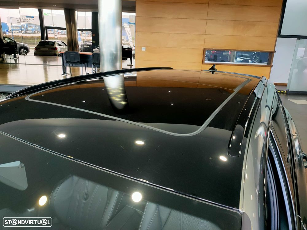 VW Passat Variant 2.0 TDI R-Line DSG - 14