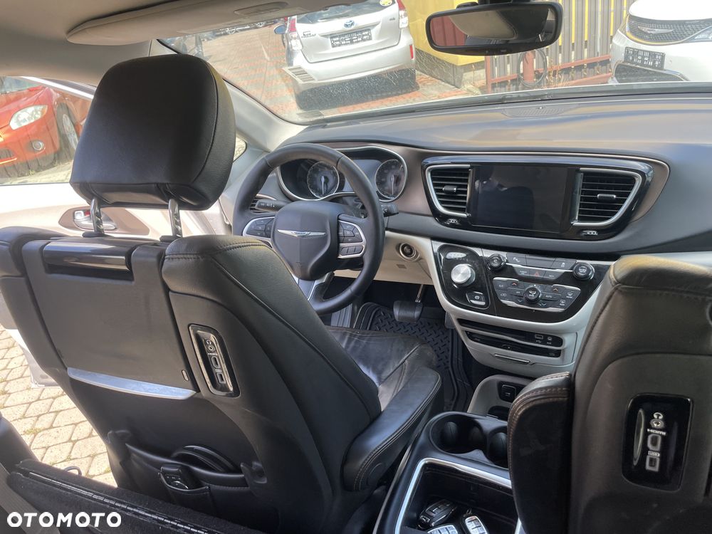 Chrysler Pacifica - 20