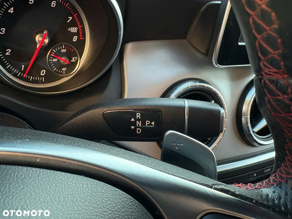 Mercedes-Benz CLA 200 7G-DCT AMG Line - 28