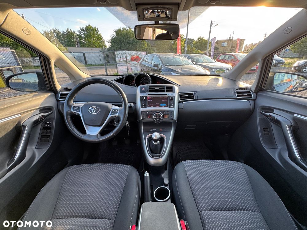 Toyota Verso 2.0 D-4D Prestige - 8