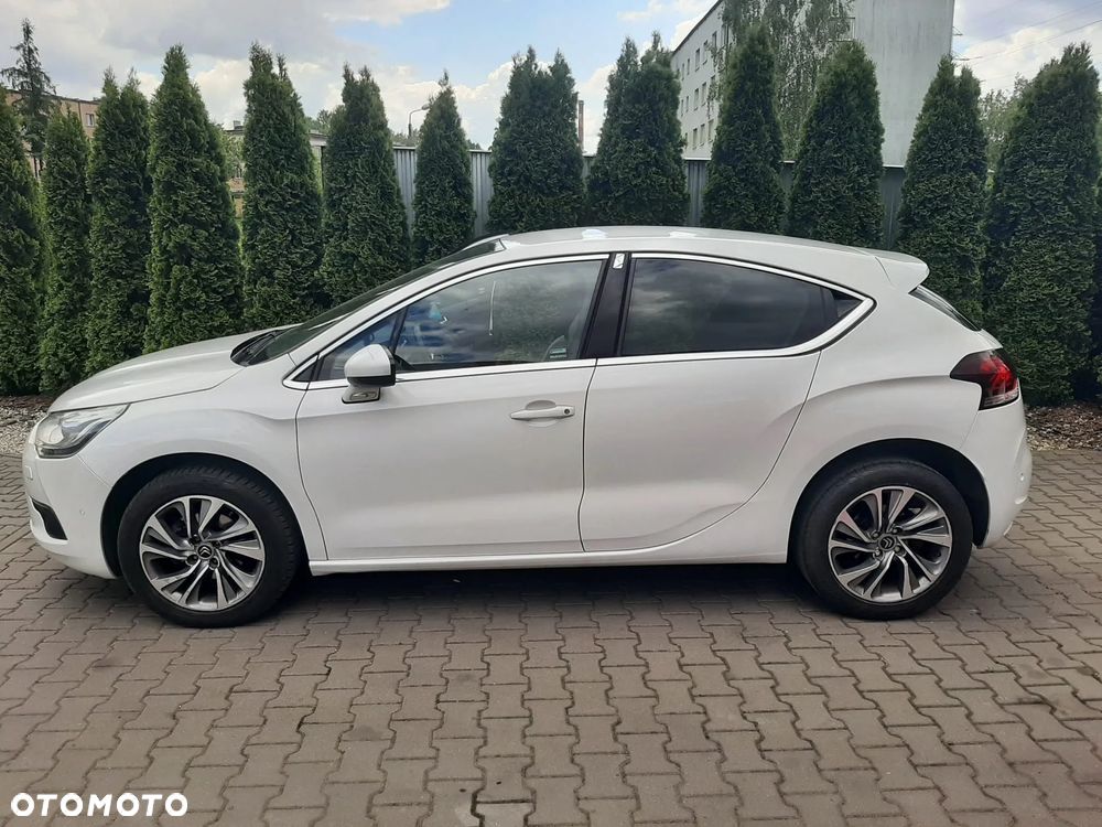 Citroën DS4 e-HDi 110 SoChic - 4