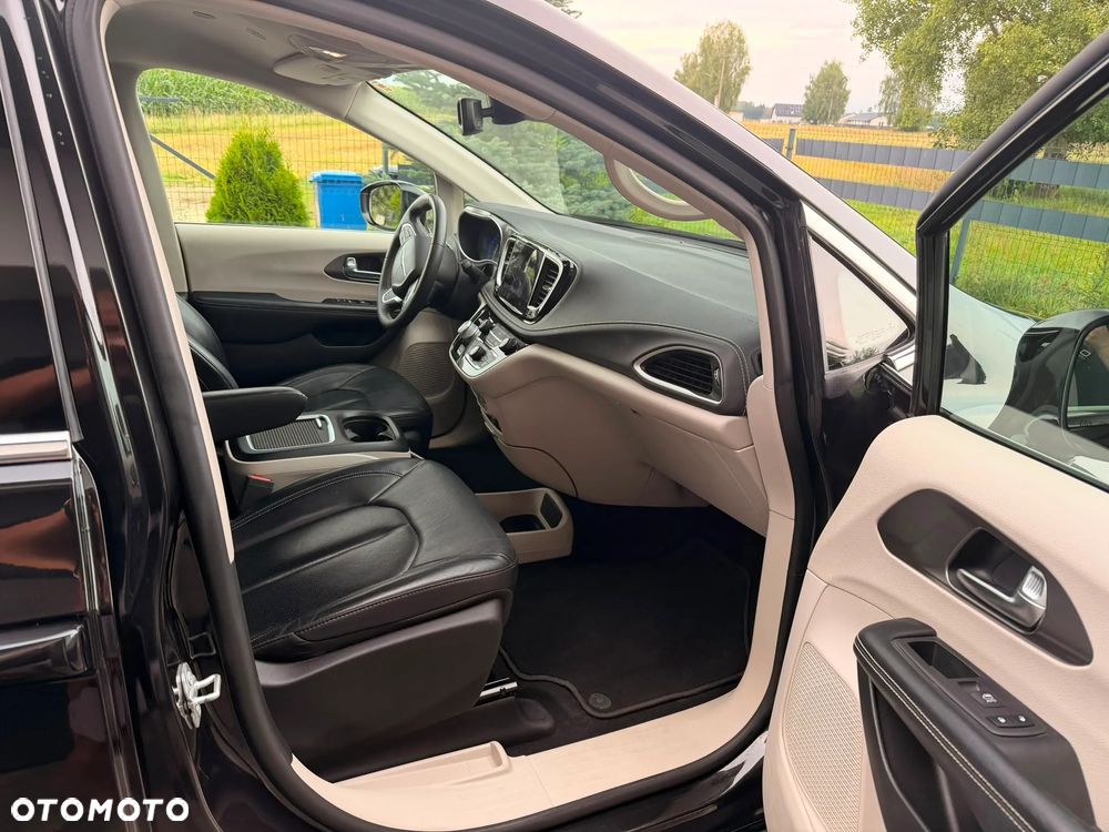 Chrysler Pacifica - 13
