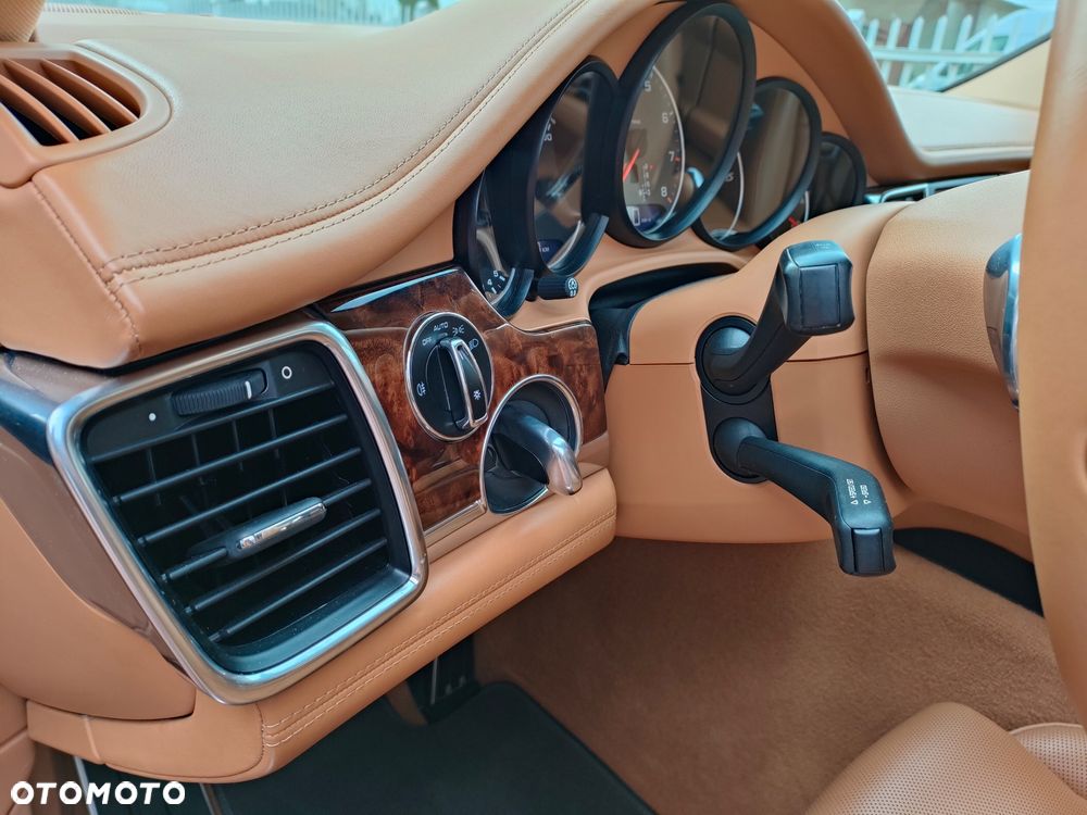 Porsche Panamera 4S - 29
