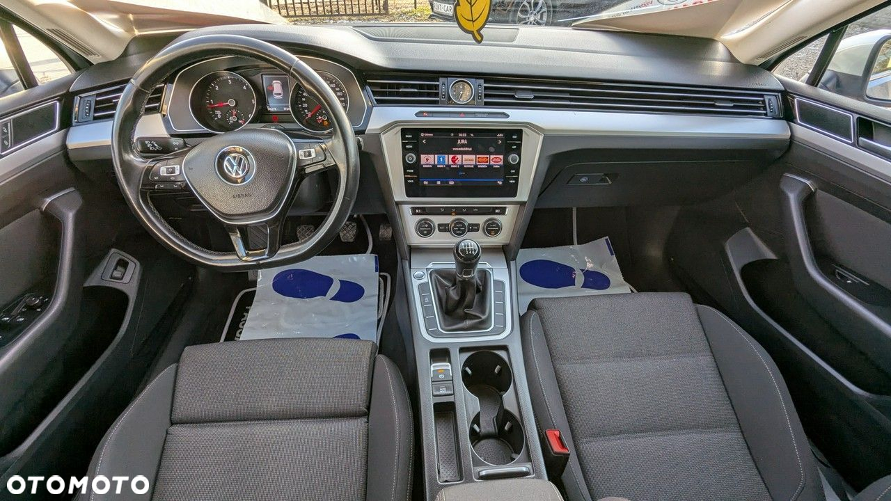 Volkswagen Passat - 19