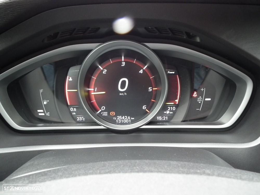 Volvo V40 2.0 D3 R-Design - 27
