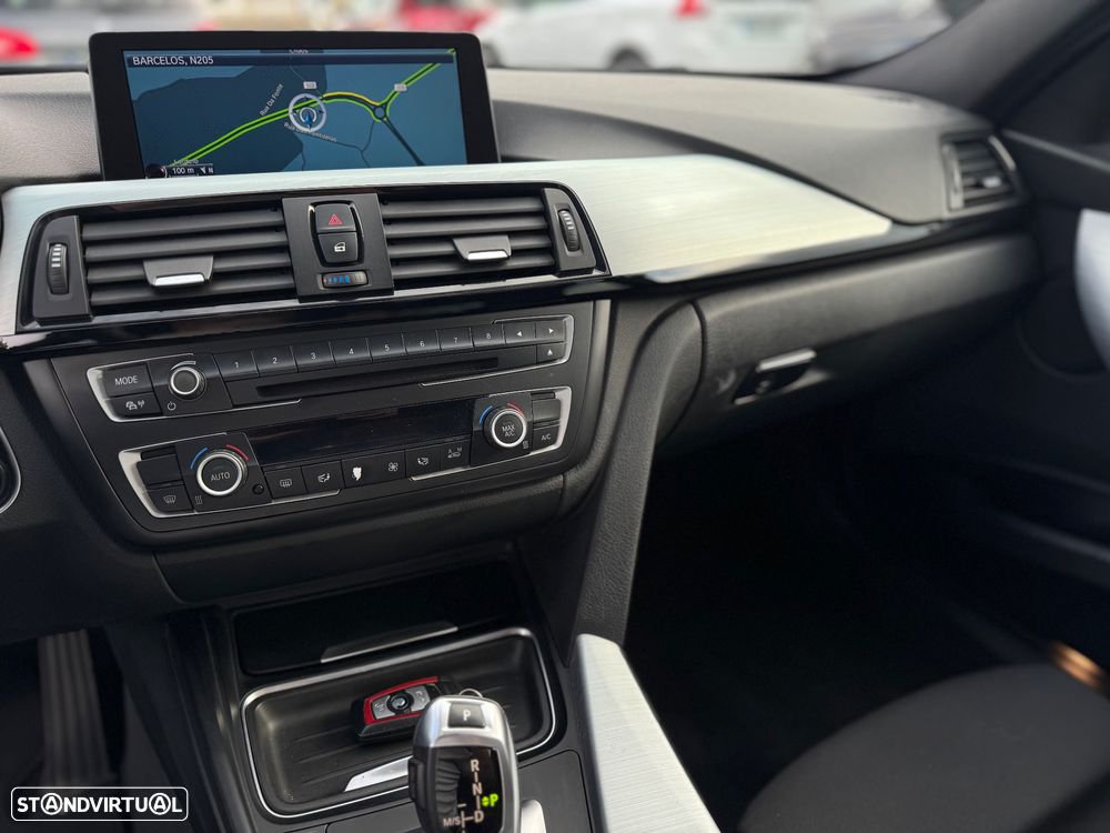 BMW 318 d Auto Line Sport - 16