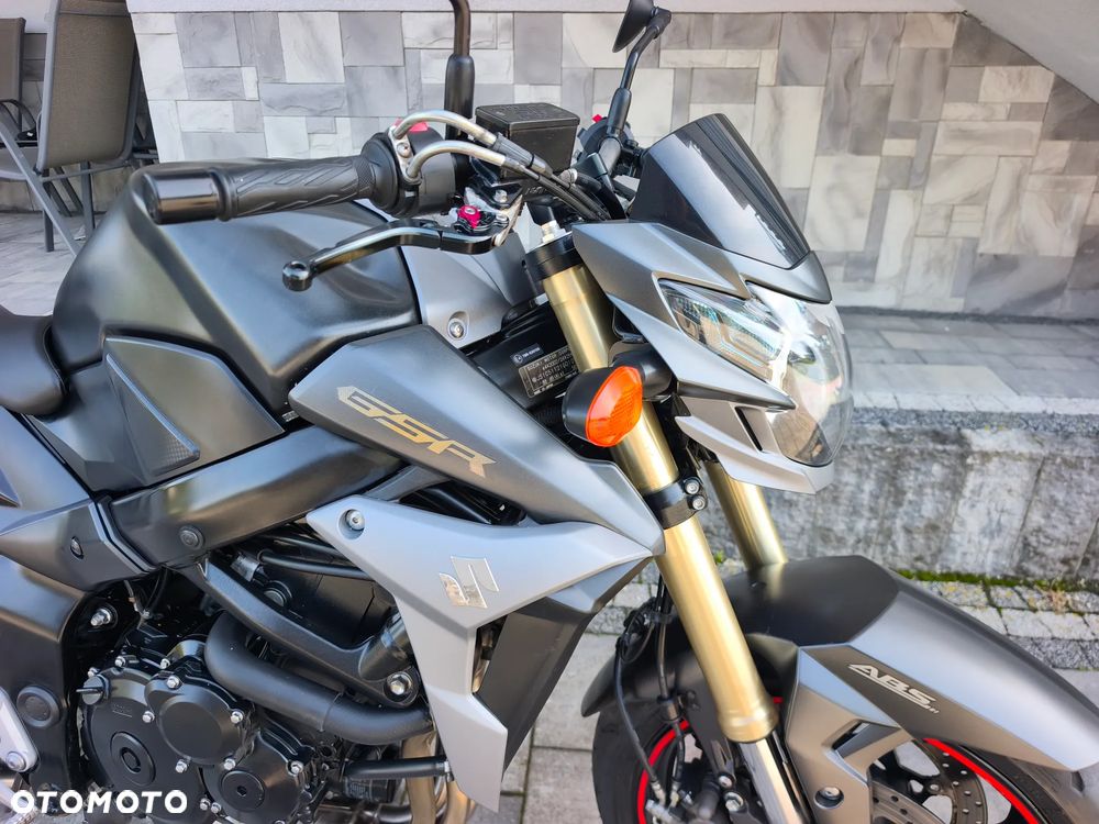 Suzuki GSR - 6