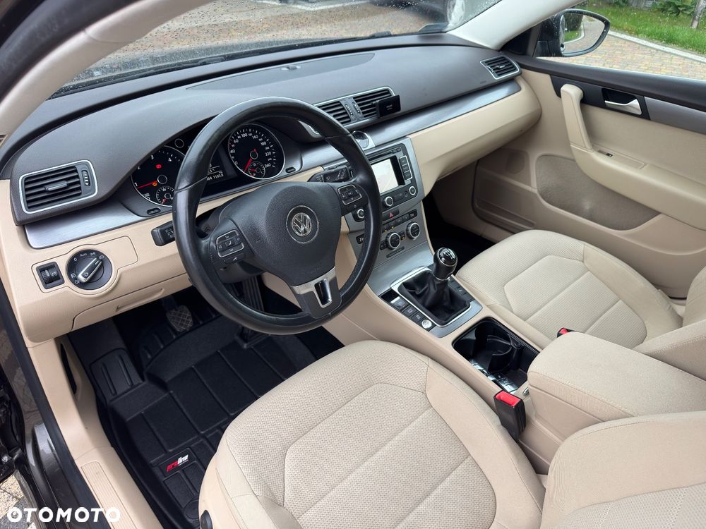 Volkswagen Passat - 32