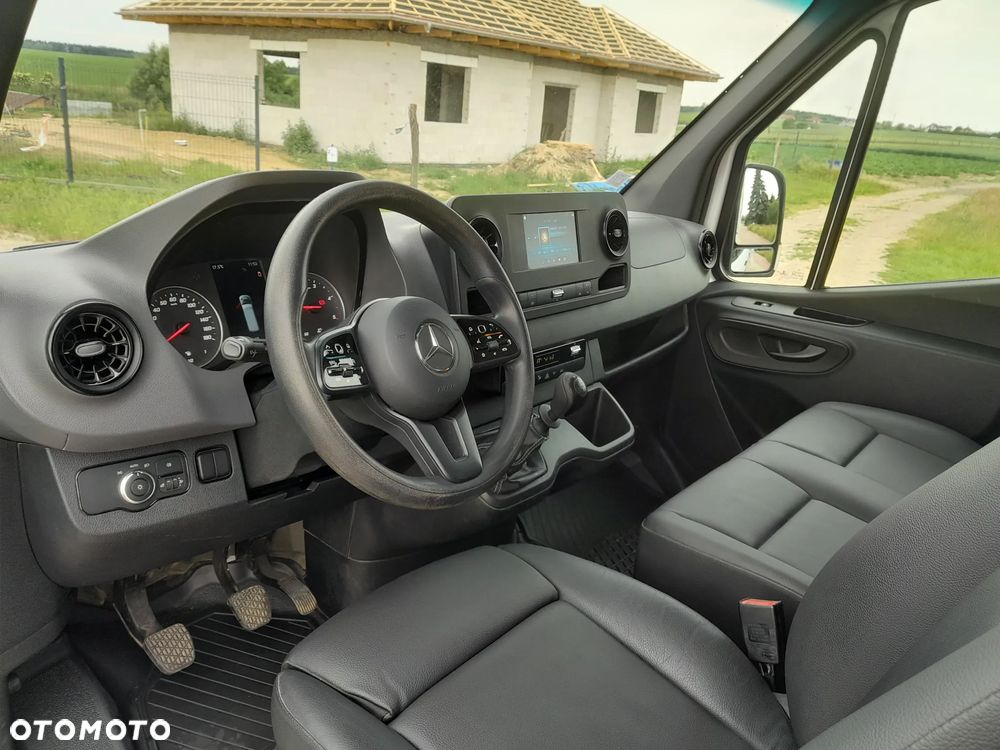 Mercedes-Benz Sprinter - 12