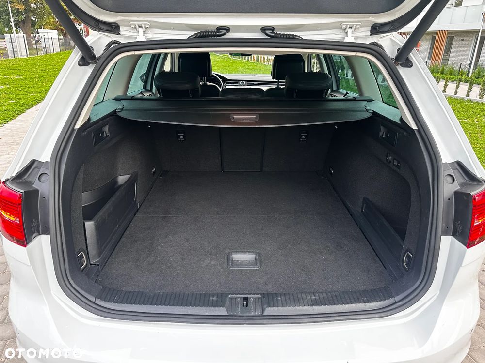 Volkswagen Passat Variant 2.0 TDI SCR 4Motion DSG Highline - 23